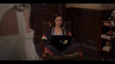 Dell Laptop Of Pauline Chalamet As Kimberly Finkle In The Sex Lives Of College Girls S02e01