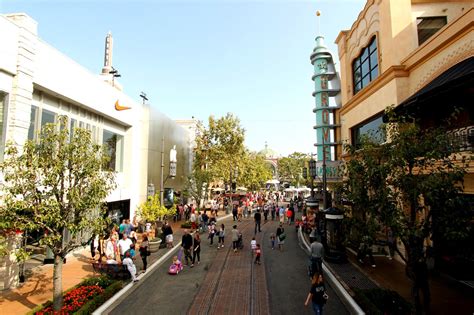 10 Best Shopping Destinations In The Usa Grab Your Pals And Go Its