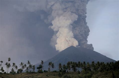 Mount Agung Bali Volcano Alert Raised To Highest Level Photosimages
