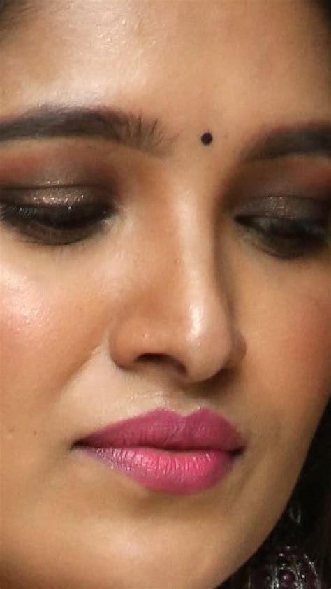 Tamil Actress Vani Bhojan Closeup Shots Face Fetish Village Barber