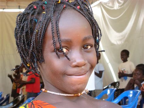 Fotos Gratis Niña Cabello Hembra Retrato África Niño Moda Ropa Negro Peinado Sonreír