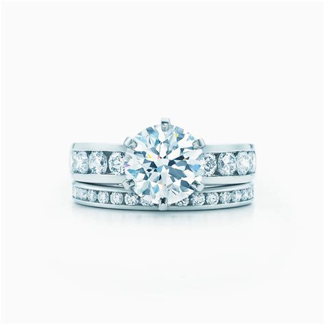 Tiffany® Setting с бриллиантами самое знаменитое помолвочное кольцо в