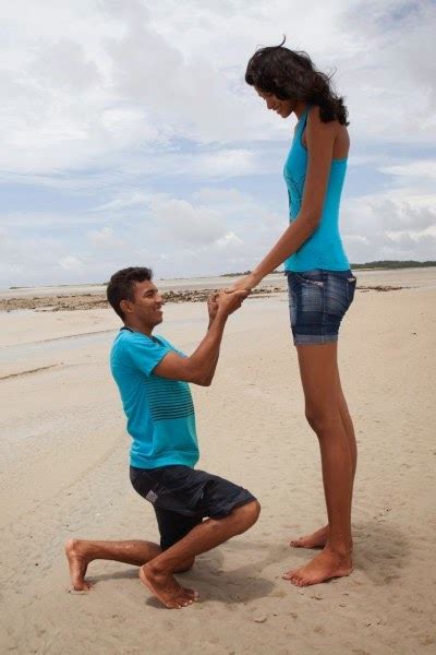 Worlds Tallest Teenage Girl Elisany Silva And Boyfriend Engaged To