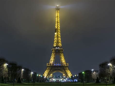 Eiffel Turm Bei Nacht Hellotickets