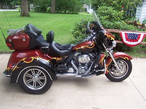 2010 Harley Davidson® Flhtcutg Tri Glide™ Ultra Classic® Maroon Over