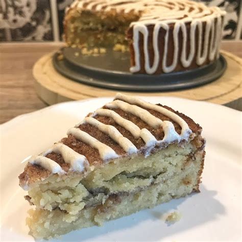 Aber der trick daran ist, dass man in den hellen teig einfach schokostreusel gibt und kurz verrührt. Zimtschnecken Kuchen zuckerfrei / Low Carb | Zimtschnecken ...