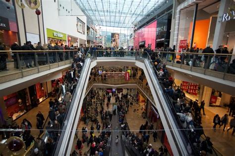 Some stores may close earlier than usual, however, so make sure to check with your local primark. August Bank Holiday 2016 opening times for Primark, Boots ...