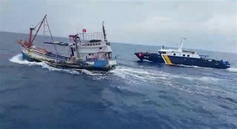 KKP Lumpuhkan Kapal Asing Pencuri Ikan Di Laut Natuna Utara Kapal