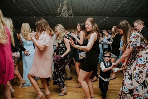 Wedding Tips 4 Tips To Help Your Guests Bust Their Moves
