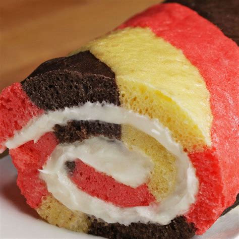 Tasty On Twitter Neapolitan Swiss Roll Vanilla Cake Mixes Cake