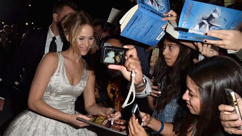 Jennifer Lawrence Signs Autographs At The Premiere Of The Hunger Games