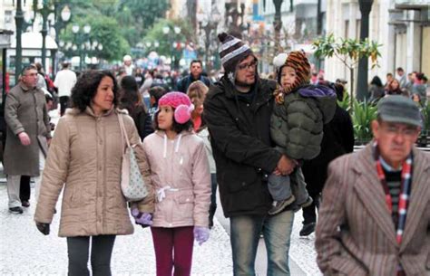 Clima em curitiba temperatura em curitiba previsão meteorológica por hora em curitiba clima em curitiba curitiba para 5 dias clima em curitiba por uma semana nascer e pôr do sol em curitiba. Cinco podem ter morrido de frio em Curitiba - Notícias ...