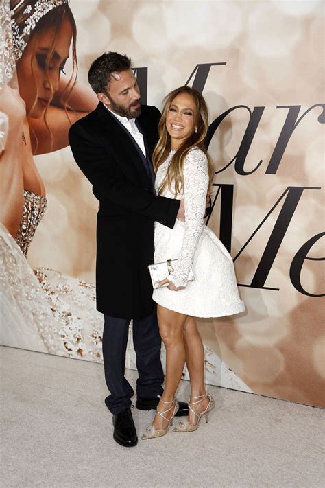 Jennifer Lopez Shows Off Manicure Dedicated To Ben Affleck