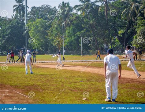 Unidentified Boys Playing Cricket Match In South Mumbai Editorial