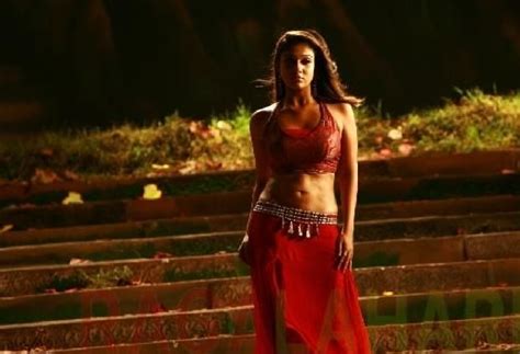Nayanthara Hot In Sathyam Movie Song Chellame Chellame