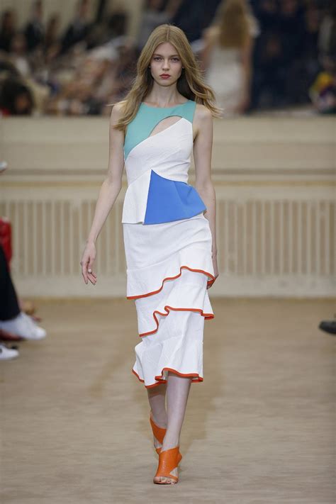 Roland Mouret Ready To Wear Fashion Show Collection Spring Summer 2016 Presented During Paris