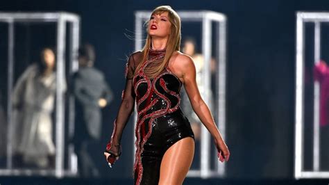 Wwe Hall Of Famer Reacts To Photoshopped Taylor Swift Photo Claims