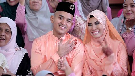 Ijazah sarjana muda kepujian yang diiktiraf oleh kerajaan daripada institusi pengajian tinggi tempatan atau kelayakan yang diiktiraf setaraf dengannya. LEFTENAN FIRDAUS TLDM + LEFTENAN MUDA NORLELA - YouTube