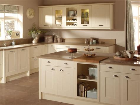 Gift your space magnificence with these superb cream cabinets kitchen on alibaba.com. Related image | Shaker style kitchen cabinets, Kitchen cabinet styles, Beige kitchen