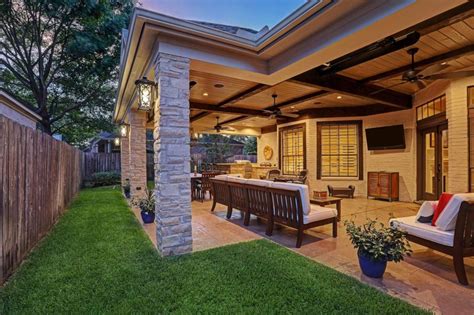 Outdoor Projects Using Cedar Finishes Texas Custom Patios