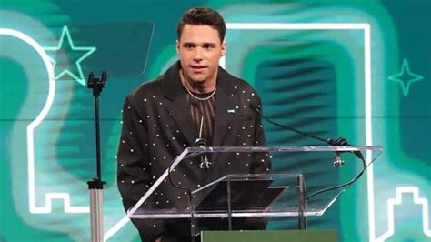 Rafael Silva Wears ORTTU to Accept Honor