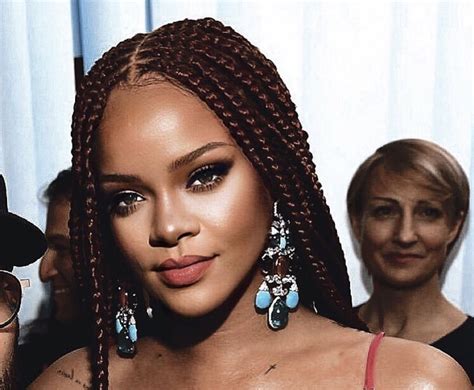 Pin By Kishkontent On Rihanna Rihanna Fenty Beauty Rihanna
