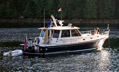 Grand Banks Eastbay 54 Power And Motoryacht