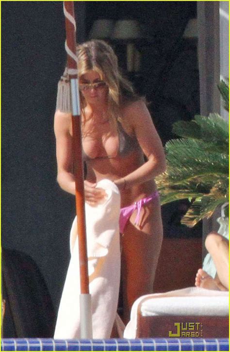 Jennifer Aniston Looking Sexy In Bikini And Upskir Porn Pictures Xxx