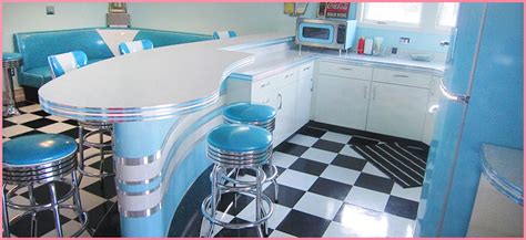 Retro kitchen and accessories are hugely in demand. Retro Kitchen Ideas, Photos, Remodel, Furniture ...
