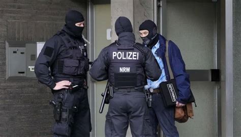 ألمانيا اعتقال لاجئين سوريين أحدهما متهم بارتكاب جرائم حرب زمان الوصل