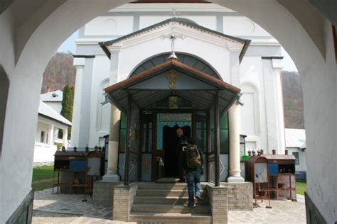 Adormirea maicii domnului, nasterea sfantului loan botezatorul acces: Mănăstirea Frăsinei - Athosul românilor (poze)