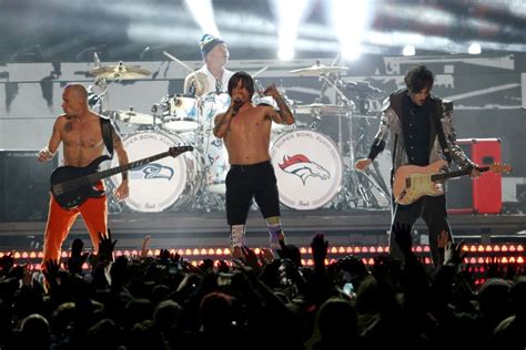 Les Red Hot Chili Peppers Dévoilent Dark Necessities Leur Nouveau