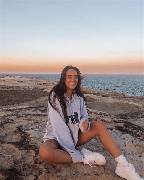 insta oliviamescia beach pictures poses sunset photoshoot ideas cute poses for pictures
