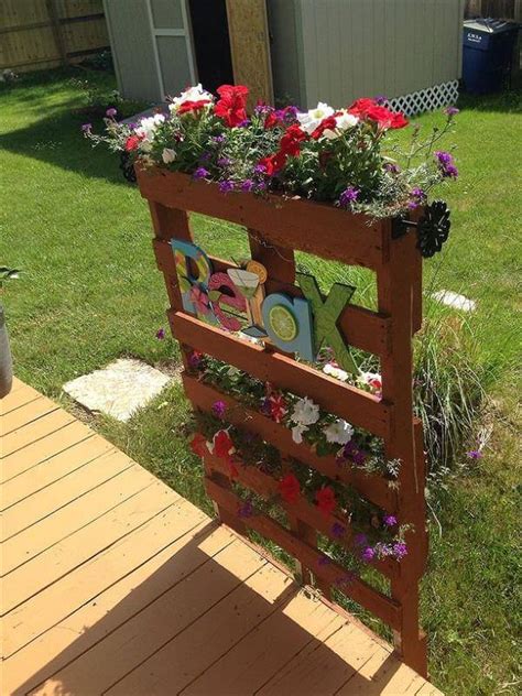 Do you have a need for a large and. DIY Recycled Pallet Vertical Planter Instructions | 99 Pallets