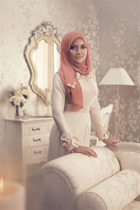 Maybe you would like to learn more about one of these? NAELOFAR Lancar Koleksi Hijab Eksklusif MAJESTIC LOVE ...
