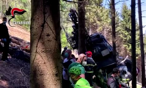 May 24, 2021 · investigators said on monday their initial probe into a cable car disaster in northern italy that killed 14 people would look into how the lead cable snapped and why a safety brake mechanism. Accident teleferic Italia: Trei persoane au fost ARESTATE ...