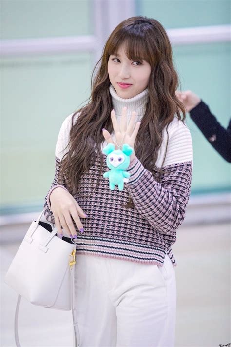 Mina Lovely 💯 Twice⁠ ⁠⁠트와이스⁠ ⁠mina 미나 ミナ Twice スタイル 空港ファッション