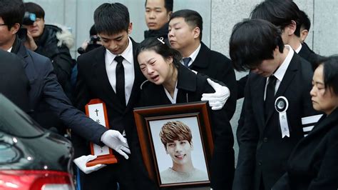 News Update Jonghyun Funeral Held For K Pop Star And Shinee Member 21