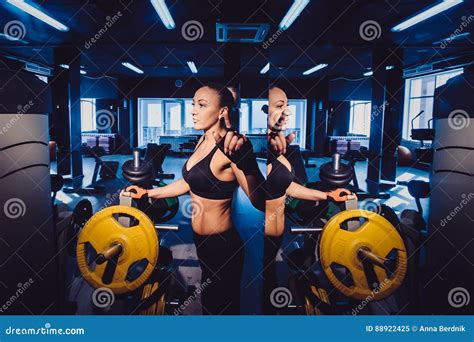 Blonde Trainer In The Gym Giving Instructions Stock Image Image Of Help Modern 88922425