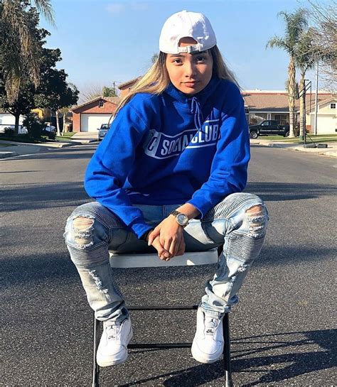 Tweens are into squishies, polaroids, and personalized gifts. | 1000 in 2020 | Tomboy chic outfits, Tomboy style outfits ...