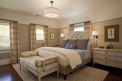 25 Stunning Traditional Bedroom Designs