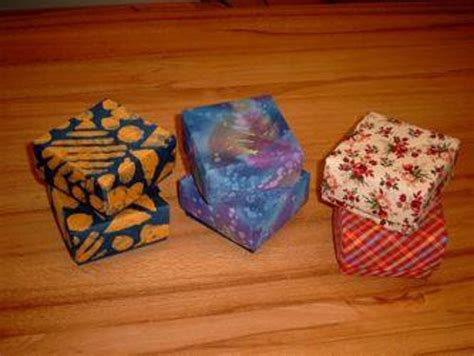 Für darunter dargestellte lampenschirme brauchen sie pappkarton, farbiges klebeband und ein teppichmesser. Faltanleitung Origami Schachtel Anleitung Pdf : Multibox ...