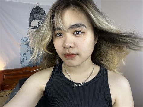 Carollinerobert Busty Black Haired Asian Babe Webcam