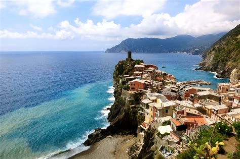 Edge Of The Sea Vernazza Italy Travel Cool Photos Places Ive Been