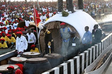 The Kuomboka Ceremony Of Zambia The Lozi King Emerges From The