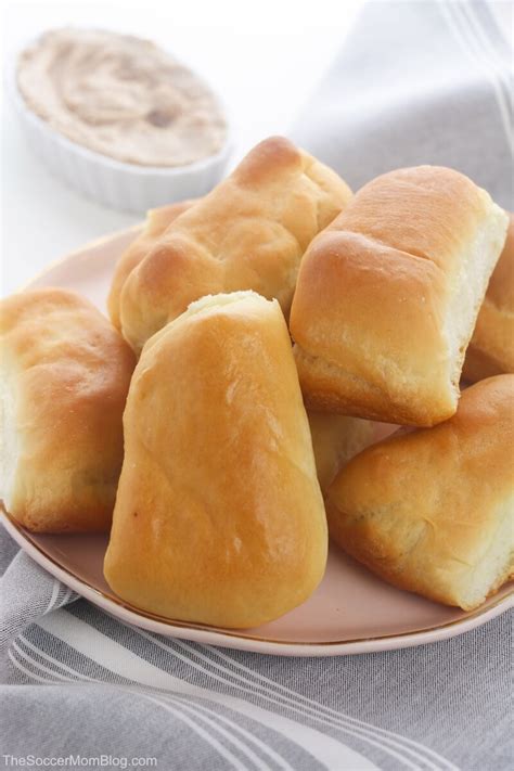 Copycat Texas Roadhouse Rolls Recipe The Soccer Mom Blog