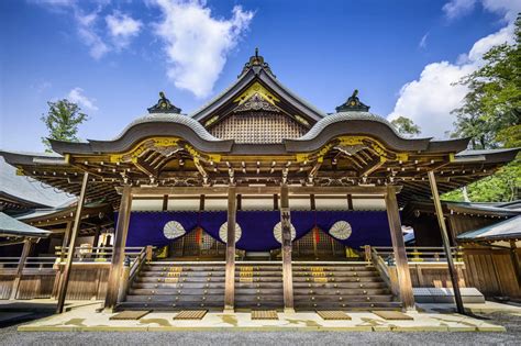 The Japanese Shrine That Is Rebuilt Every 20 Years Knowledge Stew