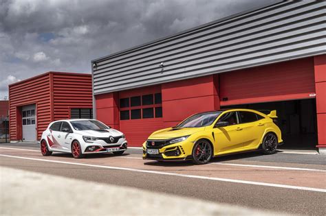 Photo 1 Mégane RS Trophy R vs Civic Type R Limited Edition Civic