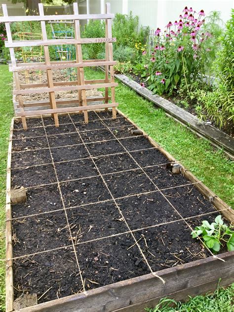 This means that you can the 2 beds vertically to create a deeper bed for growing. Fall 2018 Harvest 4x8' sq. ft. Garden Layout | Garden ...