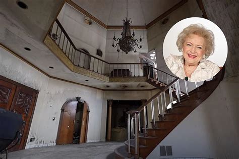 Look Inside Betty Whites Former Mansion With Pinball Machines